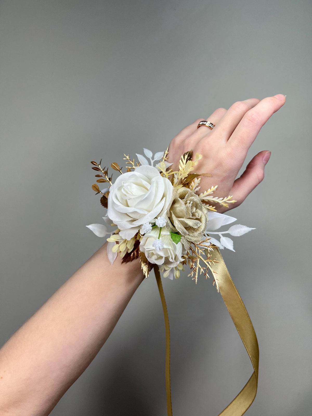 White Gold Corsage Wedding Champagne Bridesmaids Wrist Corsage Prom Ivory Beige Cream Rustic Mom Wristband Baby Breath Artificial Flowers