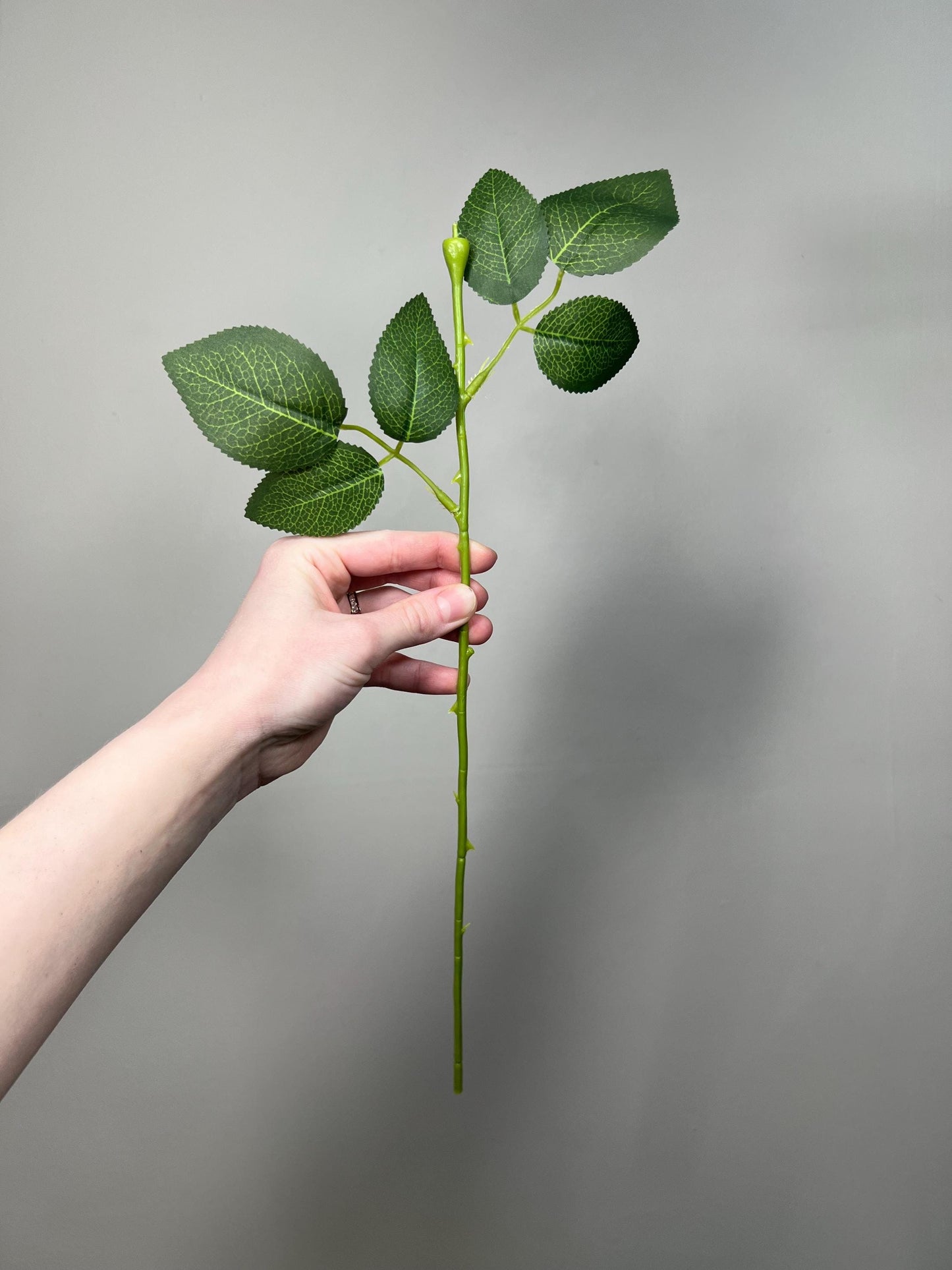 Realistic Artificial Flower Stem With Leaves 15” Natural Look Green Life-Like Wire Stem for DIY Roses & Bouquets Imitation Crafting Supply