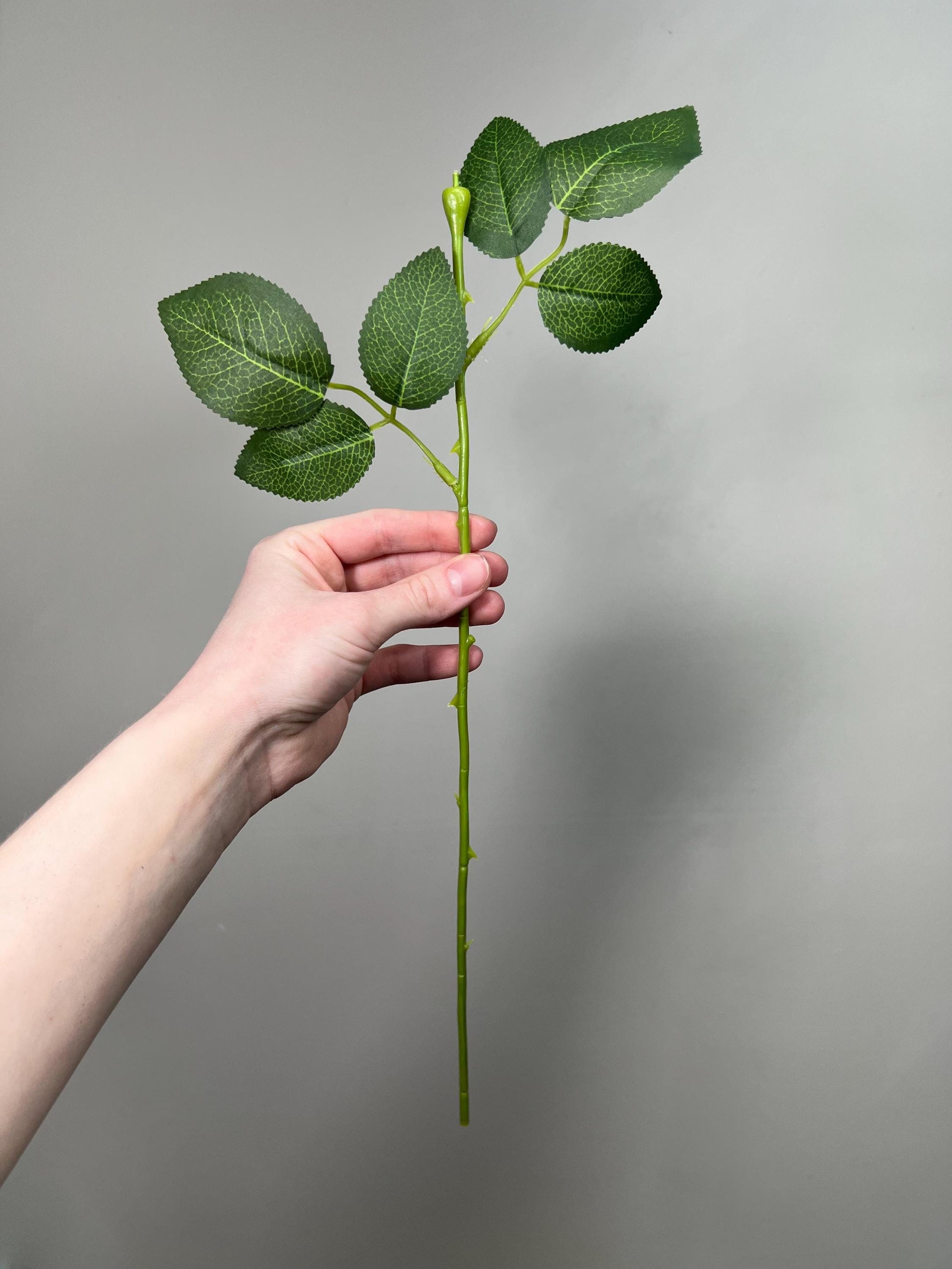 Realistic Artificial Flower Stem With Leaves 15” Natural Look Green Life-Like Wire Stem for DIY Roses & Bouquets Imitation Crafting Supply