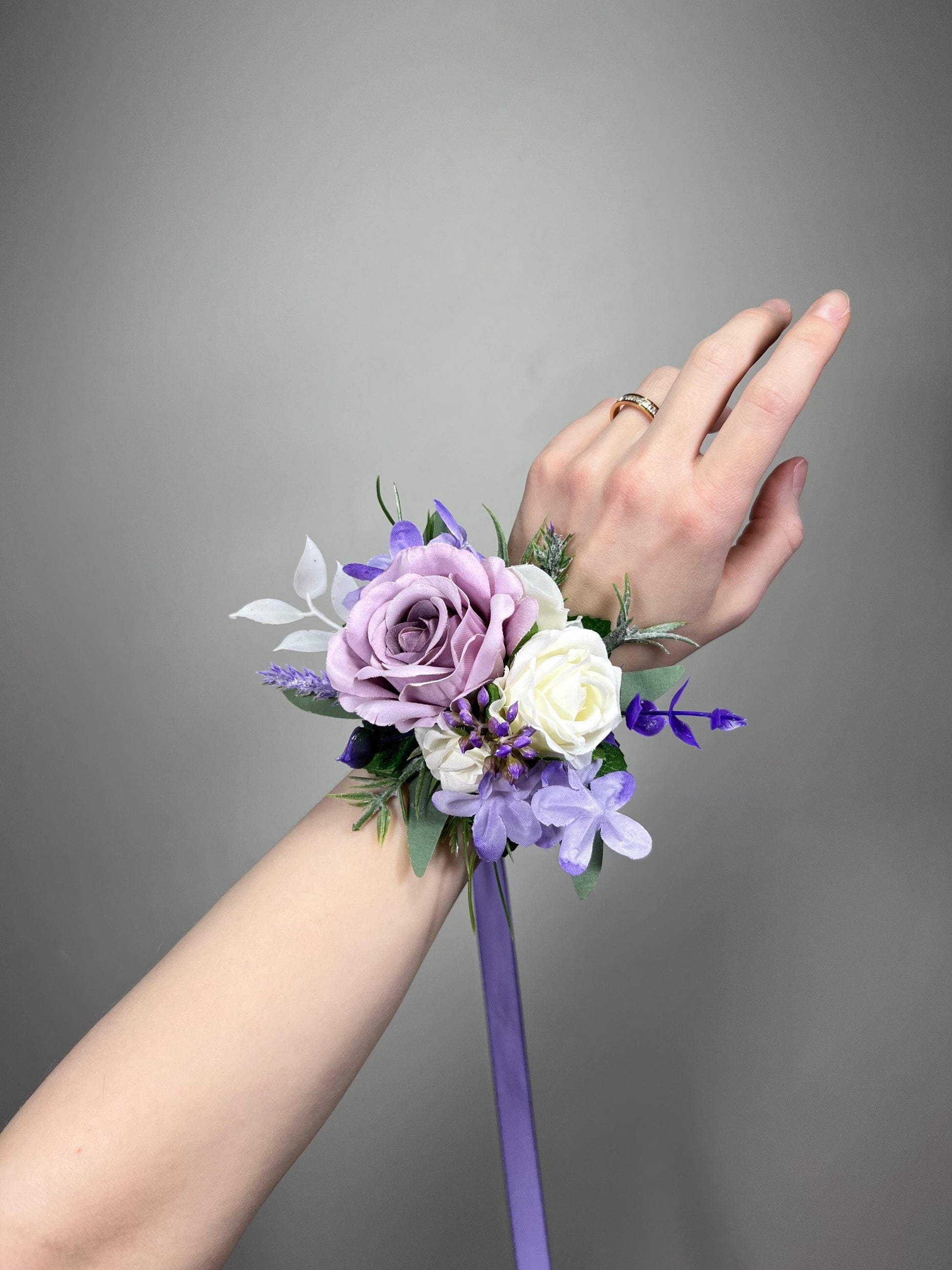 Lavender Wedding Boutonnière, Wedding Groom Light Purple White Boutonnière Pin-on, Lilac Groomsmen Flower Lapel