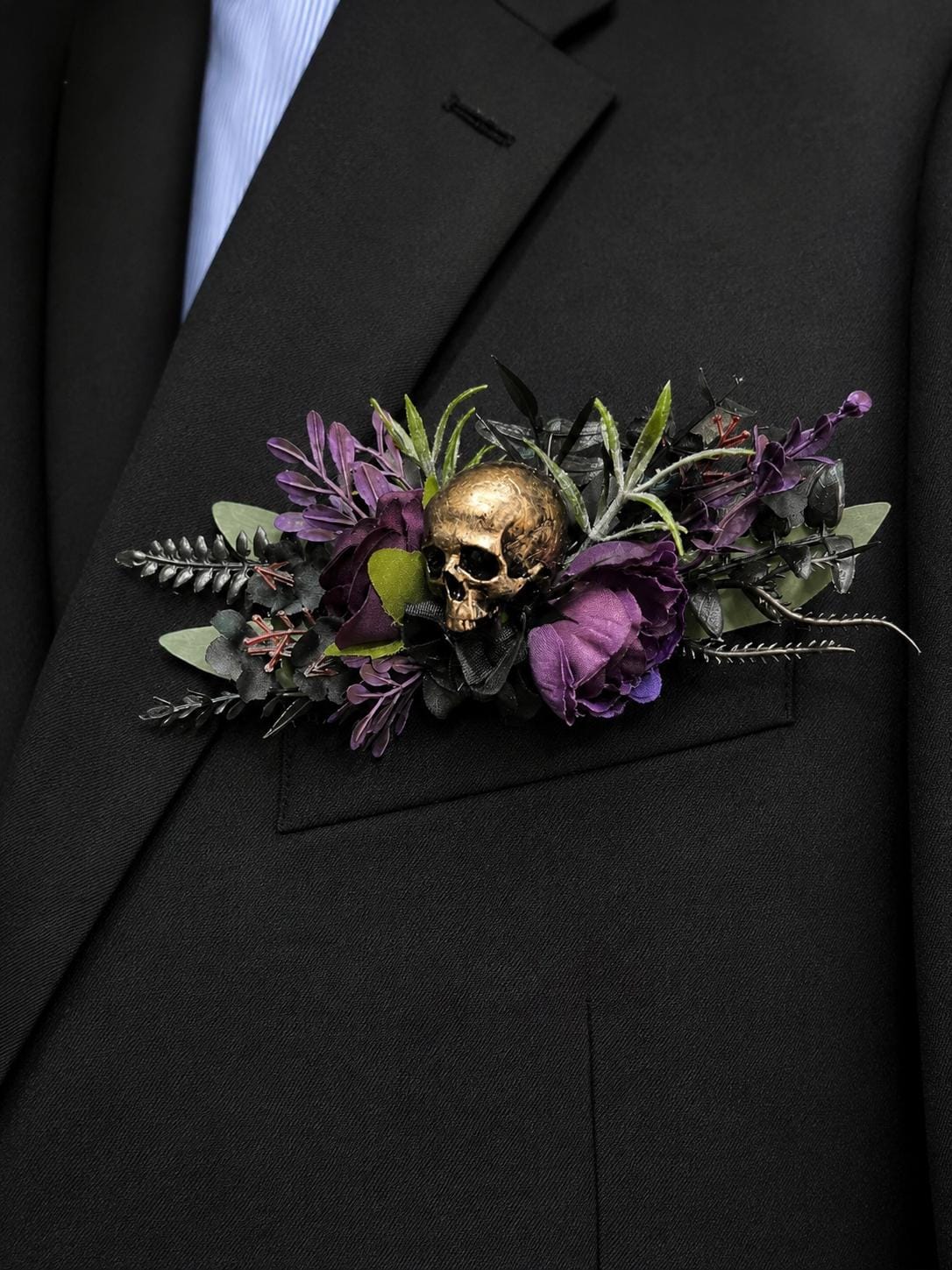Purple Skull Boutonniere, Gothic Floral Wedding Plum Boutonniere Pin On, Groomsmen Lapel Flower, Black Dark Purple Halloween Buttonhole