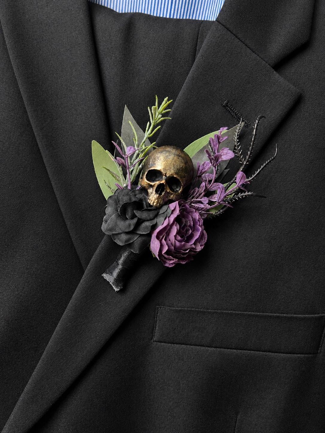 Black Burgundy Skull Pocket Boutonniere, Gothic Floral Wedding Square Boutonniere, Groomsmen Silver Skull Halloween Boutonnière