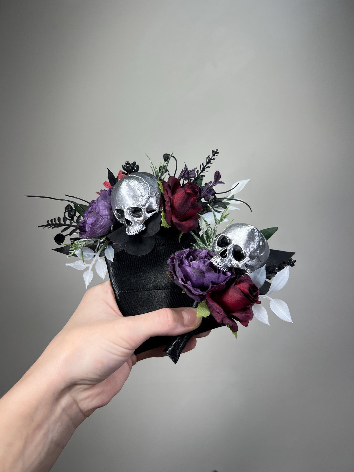Silver Skull Pocket Boutonnière, Wedding Black Purple Burgundy Boutonnière, Groom Halloween Pin on Boutonnière, Spooky Men Lapel Flower