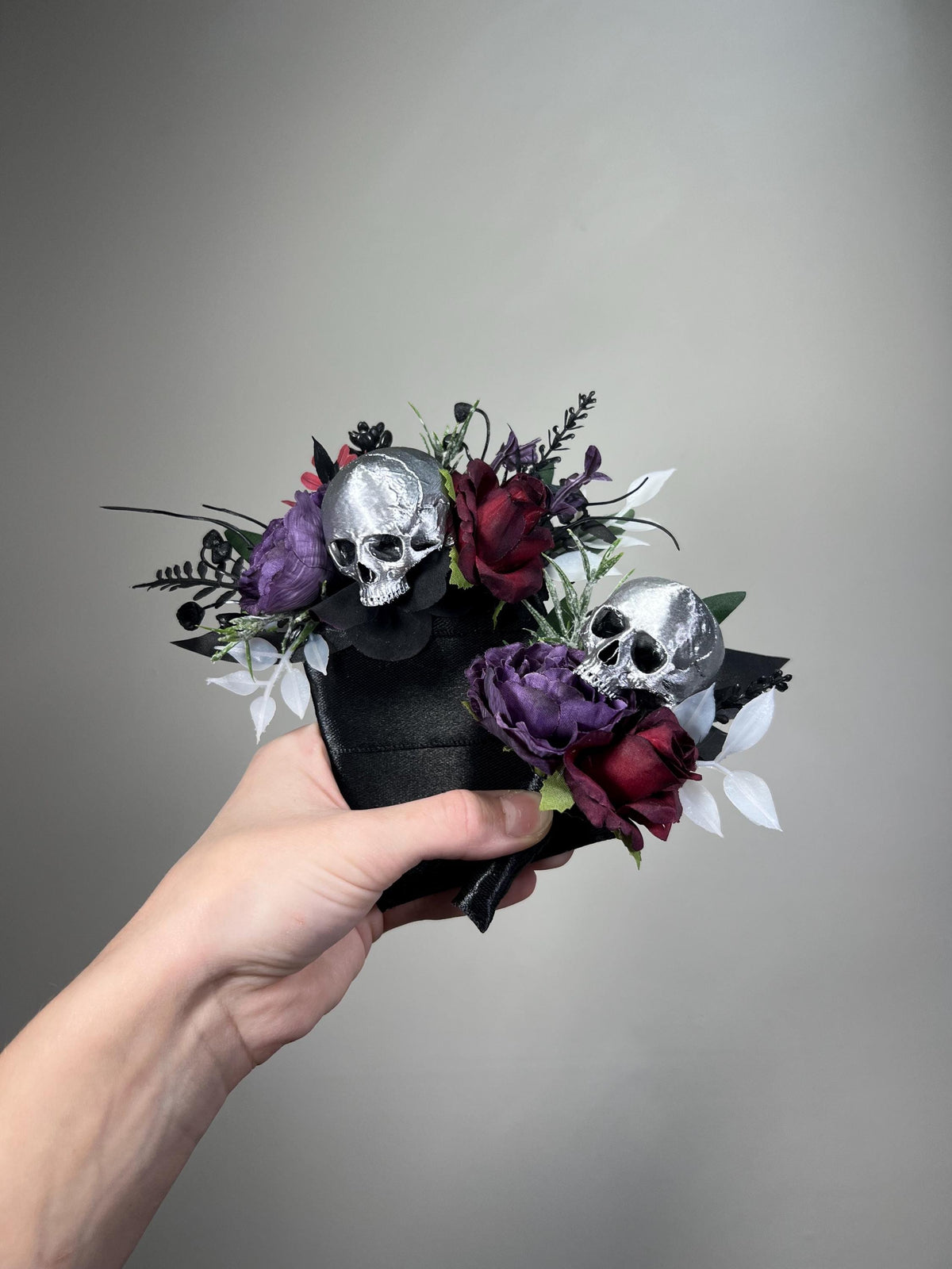 Silver Skull Pocket Boutonnière, Wedding Black Purple Burgundy Boutonnière, Groom Halloween Pin on Boutonnière, Spooky Men Lapel Flower