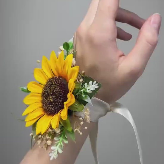 Sunflower Corsage Wedding Wrist Corsage Sunflower Bridesmaids Corsage Baby Breath Sunflowers Fall Corsage Artifitical Flower