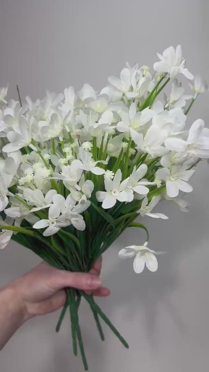 White Flowers 1 Bunch Artificial Wedding White Flower with Stems Ivory Flowers Silk Artificial Cream Blossoms Flowers Wild White Delphinium