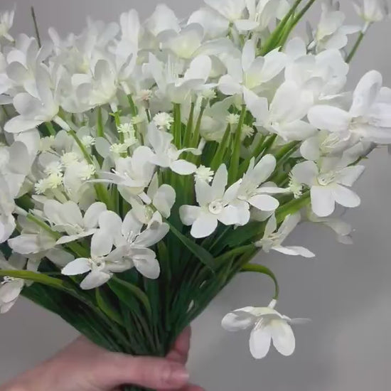 White Flowers 1 Bunch Artificial Wedding White Flower with Stems Ivory Flowers Silk Artificial Cream Blossoms Flowers Wild White Delphinium