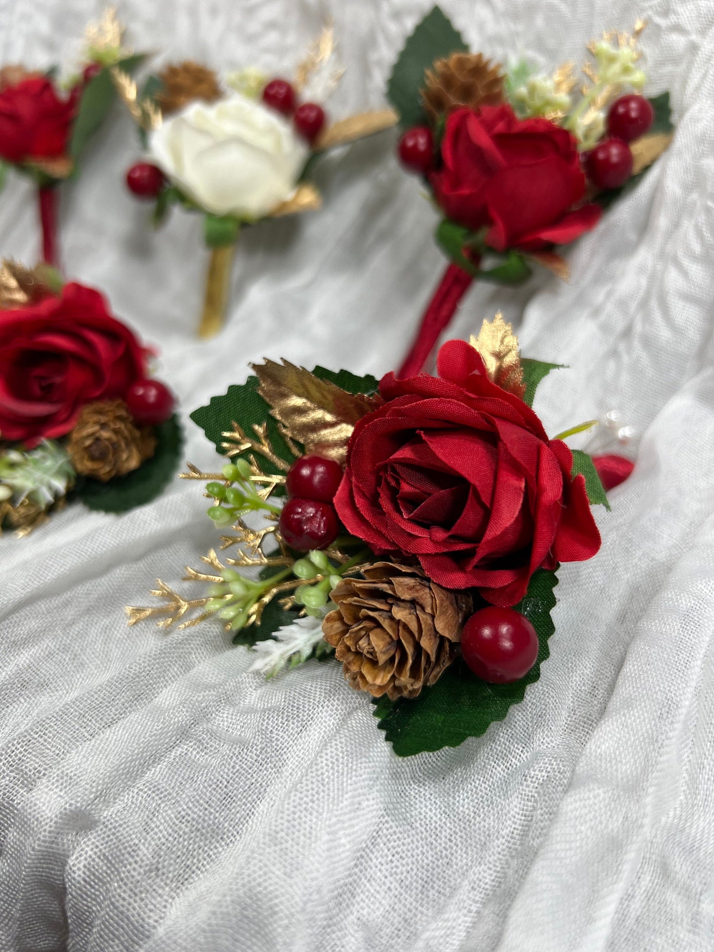 Christmas Boutonniere Wedding Groom White Red Boutonnières Groomsmen Ivory Boutonnière Christmas Groom Winter Pine Cone Artificial Flowers