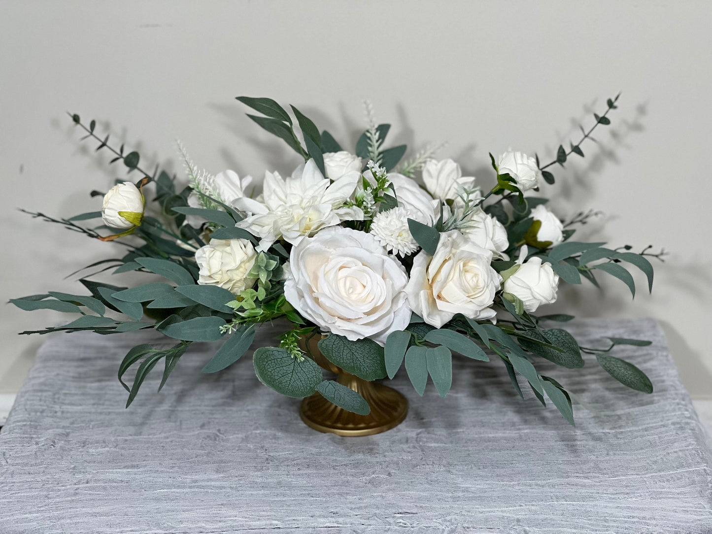 Wedding Centerpiece White Ivory Aisle Arrangement Centerpiece Table Decor White Sweetheart Artificial Flowers Eucalyptus Centerpiece Vase