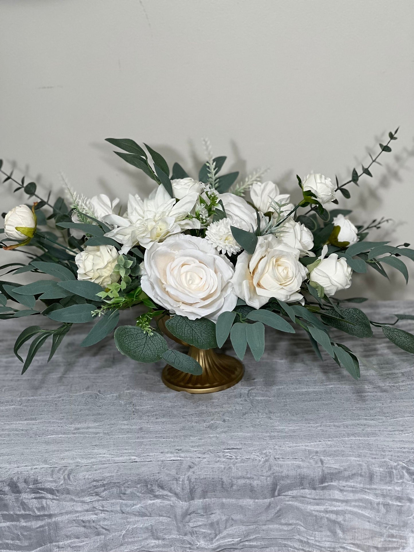 Wedding Centerpiece White Ivory Aisle Arrangement Centerpiece Table Decor White Sweetheart Artificial Flowers Eucalyptus Centerpiece Vase