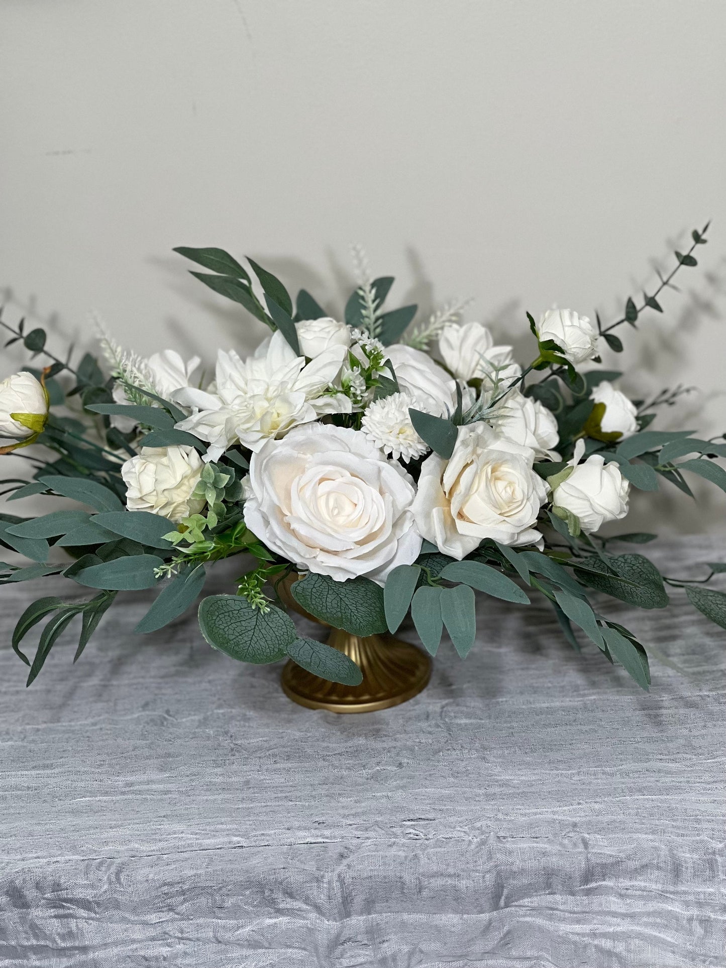 Wedding Centerpiece White Ivory Aisle Arrangement Centerpiece Table Decor White Sweetheart Artificial Flowers Eucalyptus Centerpiece Vase