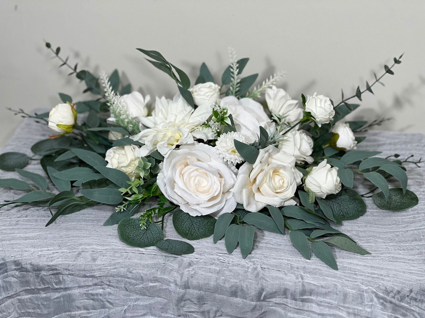 Wedding Centerpiece White Ivory Aisle Arrangement Centerpiece Table Decor White Sweetheart Artificial Flowers Eucalyptus Centerpiece Vase