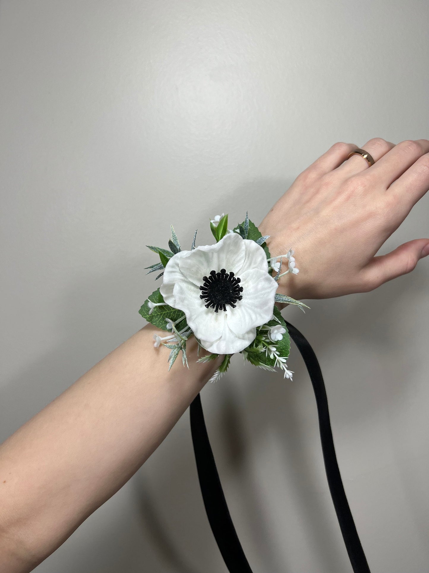 Anemone Corsage Wedding White Wrist Corsage Anemone Bridesmaids Corsage Ivory Mom Corsage Accessories Artificial Flowers White Anemone